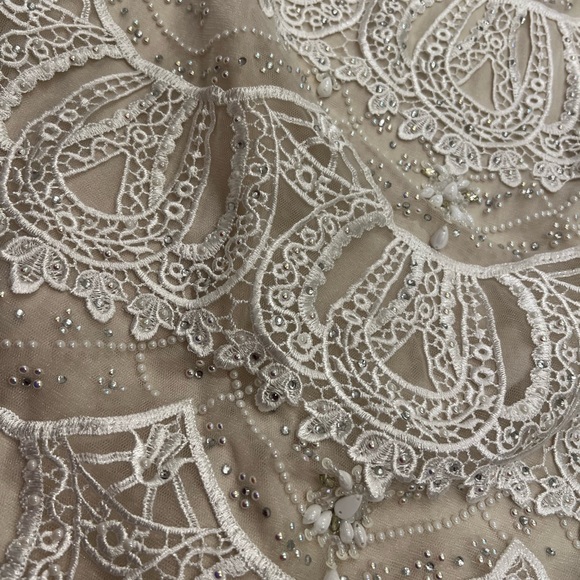 White lace and beaded lace midi dress with high neck and low back - Picture 3 of 15